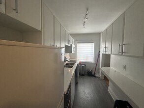 595 St Clair Ave W in Toronto, ON - Building Photo - Building Photo