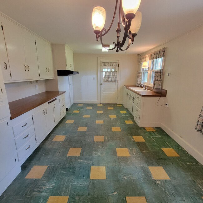 property at 655 E 20th St