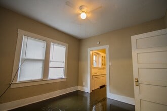 1727 Nolan St in San Antonio, TX - Building Photo - Building Photo