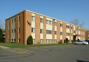 L7 Flats in New Brighton, MN - Building Photo - Building Photo