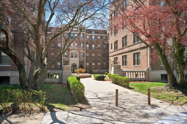6202 Wayne Ave in Philadelphia, PA - Building Photo - Building Photo