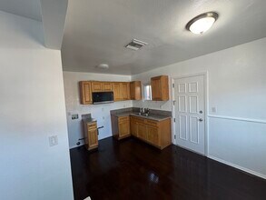 10929 Buford Ave, Unit 10927 B in Inglewood, CA - Building Photo - Building Photo