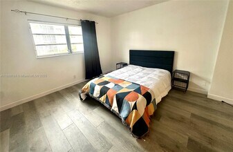 301 NE 14th Ave in Hallandale Beach, FL - Building Photo - Building Photo