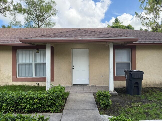 property at 1215 Hyacinth Pl