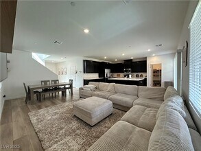 137 Rohan Crst Ave in Henderson, NV - Building Photo - Building Photo