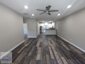 275 Myrtle Ave in Jesup, GA - Foto de edificio - Building Photo