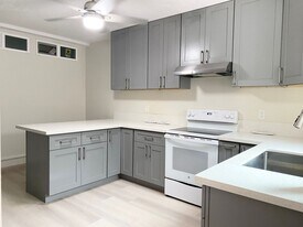 1566 Ala Aoloa Loop in Honolulu, HI - Building Photo