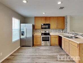 7923 Horse Hollow in San Antonio, TX - Building Photo - Building Photo