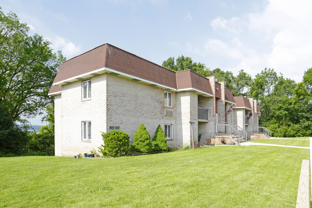 Tree Top Manor in Moon Township, PA - Foto de edificio