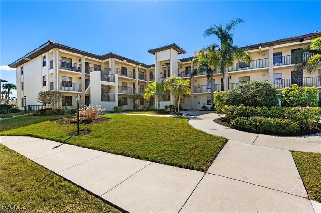 12601 Kelly Sands Way in Ft. Myers, FL - Building Photo