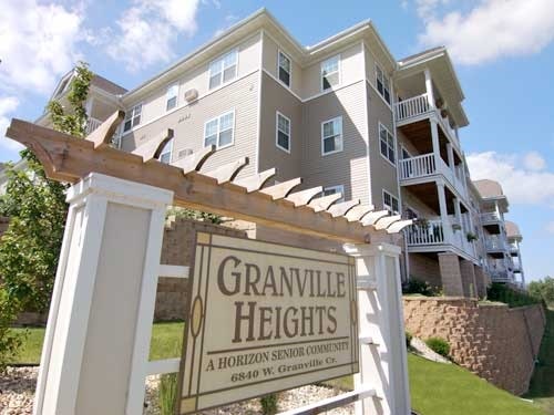 Granville Heights Senior Apartments in Milwaukee, WI - Foto de edificio