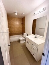 5959 NW 28th St in Sunrise, FL - Building Photo - Building Photo