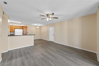 13545 Eagle Ridge Dr in Ft. Myers, FL - Foto de edificio - Building Photo