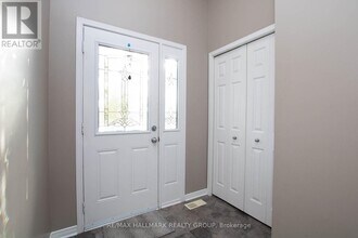 917 Torovin Private in Ottawa, ON - Building Photo - Building Photo