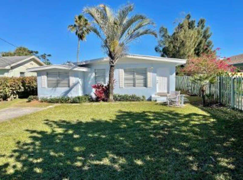 621 NE 3rd Ave in Delray Beach, FL - Building Photo