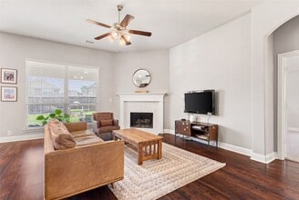 1323 Lantern Faith Dr in Wylie, TX - Foto de edificio - Building Photo