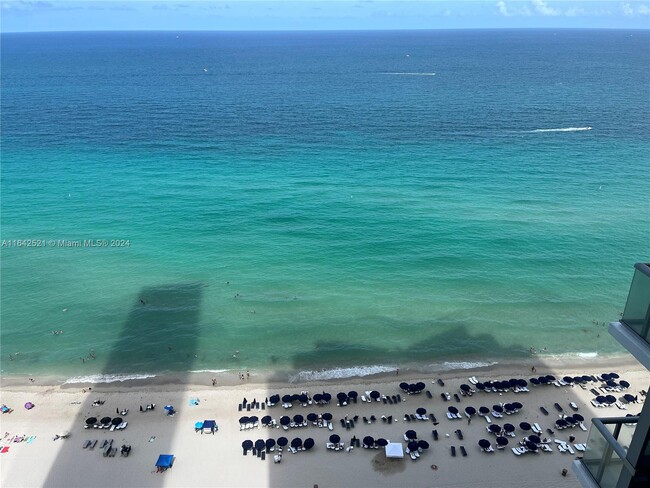 17121 Collins Ave, Unit 2508 in Sunny Isles Beach, FL - Building Photo - Building Photo