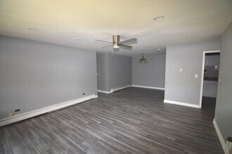 9S070 Lake Dr in Willowbrook, IL - Building Photo - Building Photo