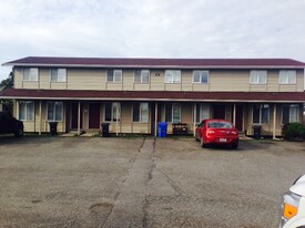 350 E Whidbey Ave, Unit 1 in Oak Harbor, WA - Building Photo