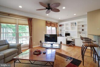 1200 Treasure Oak Ct in Rockville, MD - Building Photo - Building Photo