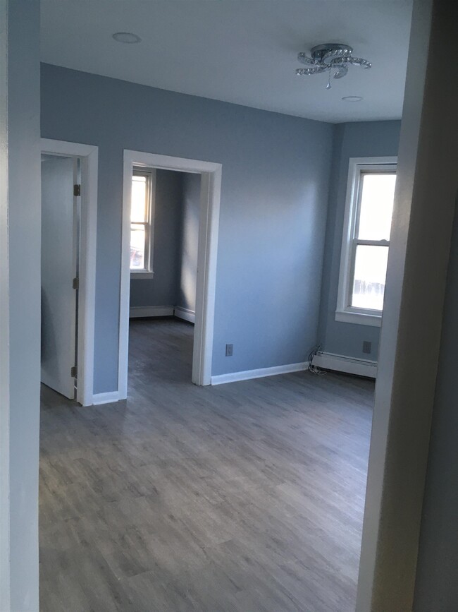 375 KENNEDY Blvd in Bayonne, NJ - Building Photo - Building Photo