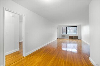 411 Bronx River Rd in Yonkers, NY - Building Photo - Building Photo