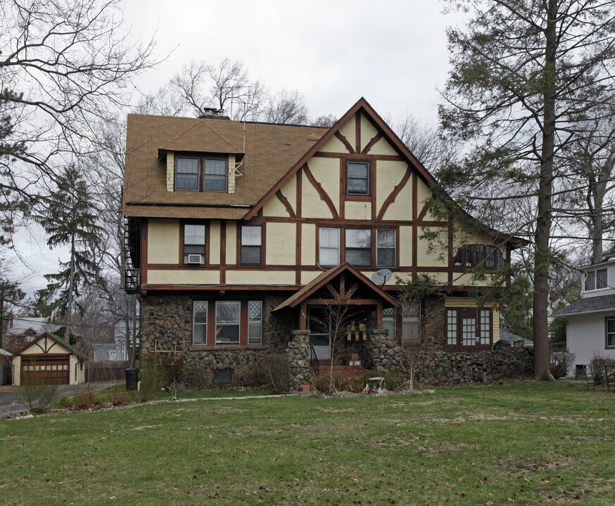 195 Lorraine Ave in Montclair, NJ - Building Photo