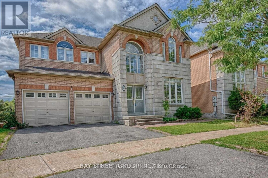 47 Gemini Crescent in Richmond Hill, ON - Building Photo