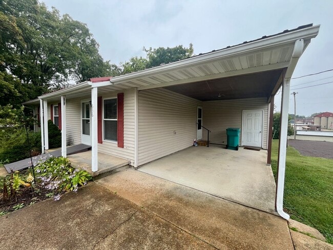 316 Olive St in Bourbon, MO - Building Photo - Building Photo