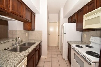 6602 Harbor Town Dr in Houston, TX - Foto de edificio - Building Photo