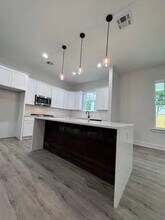 2240 Caroline St in Mandeville, LA - Foto de edificio - Building Photo