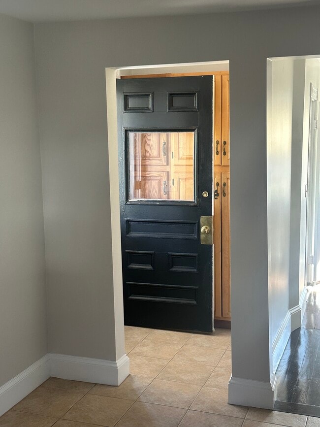 22 Central St, Unit A in Woburn, MA - Foto de edificio - Building Photo