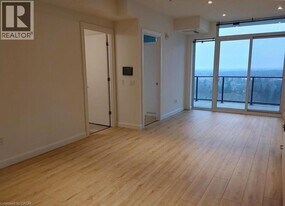 1303 King St W in Kitchener, ON - Building Photo