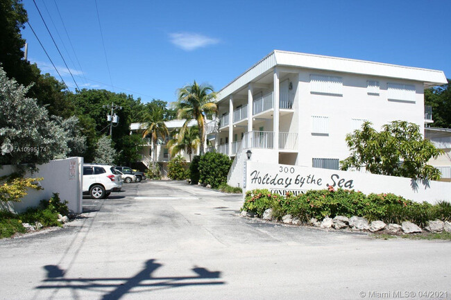 300 Ocean Dr-Unit -20 in Key Largo, FL - Building Photo - Building Photo