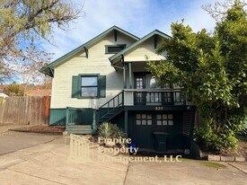 537 NE Winchester St in Roseburg, OR - Building Photo