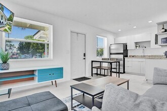 208 SE 4th St in Hallandale Beach, FL - Building Photo - Building Photo