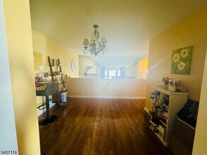 174 Carson Ct in Franklin Township, NJ - Building Photo - Building Photo