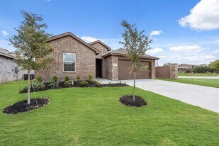 925 Whisper Spgs Ct in Fort Worth, TX - Building Photo