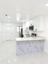 1 NW 10th St in Hallandale Beach, FL - Building Photo