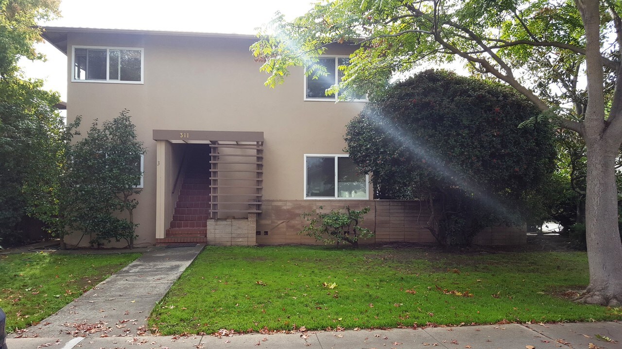 311 Waverley St in Menlo Park, CA - Building Photo