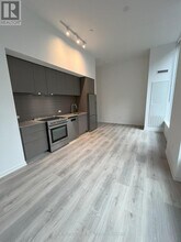 101-101 Roehampton Ave in Toronto, ON - Building Photo - Building Photo