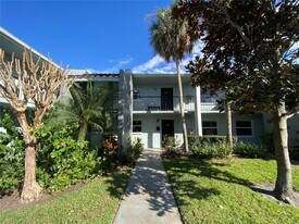 14419 Americana Cir in Tampa, FL - Building Photo