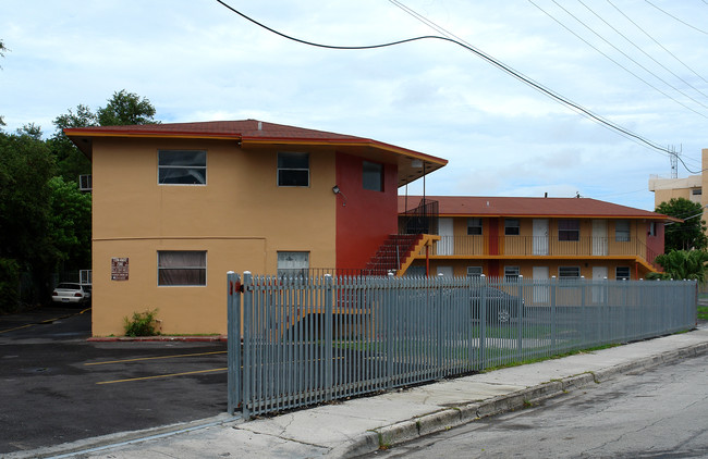 936 NW 6th St in Miami, FL - Foto de edificio - Building Photo