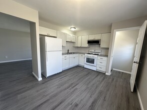 5247 Ville Anita Ct in Hazelwood, MO - Building Photo - Building Photo