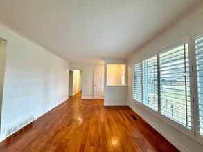 90 Rochelle Dr in St Catharines, ON - Building Photo - Building Photo