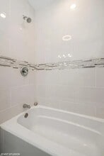 8504 S Essex Ave in Chicago, IL - Building Photo - Building Photo