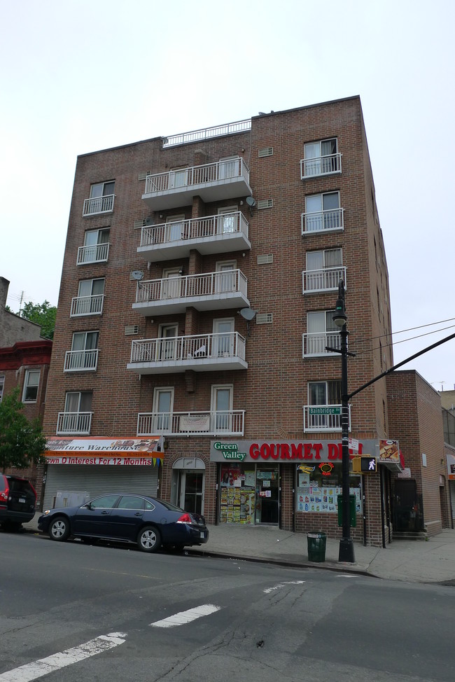 3202 Bainbridge Ave in Bronx, NY - Foto de edificio - Building Photo