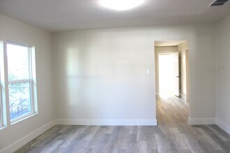 1038 Green St in Stephenville, TX - Building Photo - Building Photo