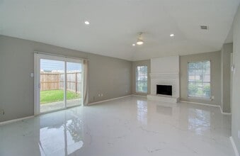 326 Fair Oak Dr in Stafford, TX - Building Photo - Building Photo