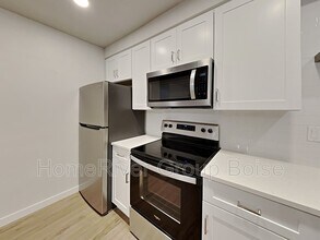 2435 Cherry Ln in Boise, ID - Building Photo - Building Photo